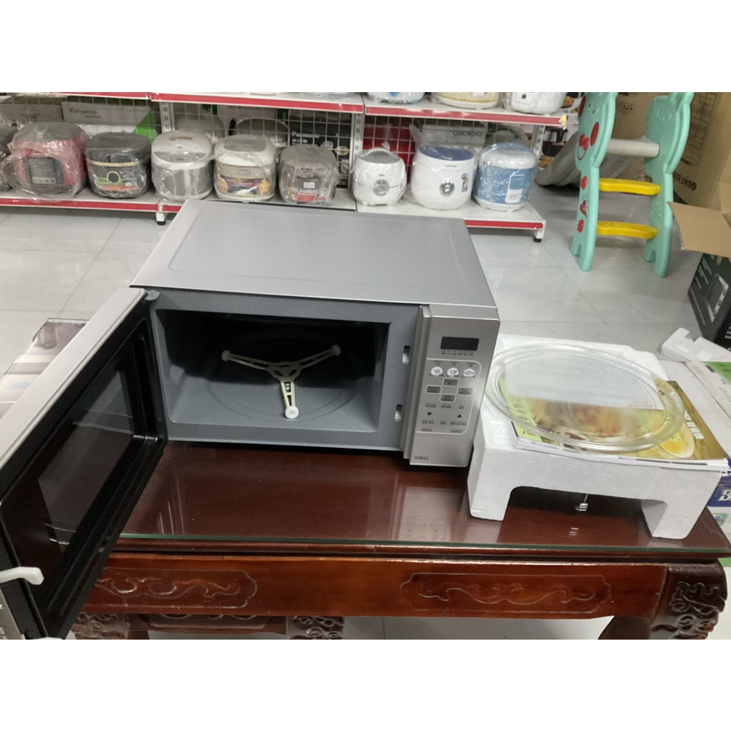 Lò vi sóng có nướng Sharp R-678VN 20 lít Thái Lan - Hàng trưng bày