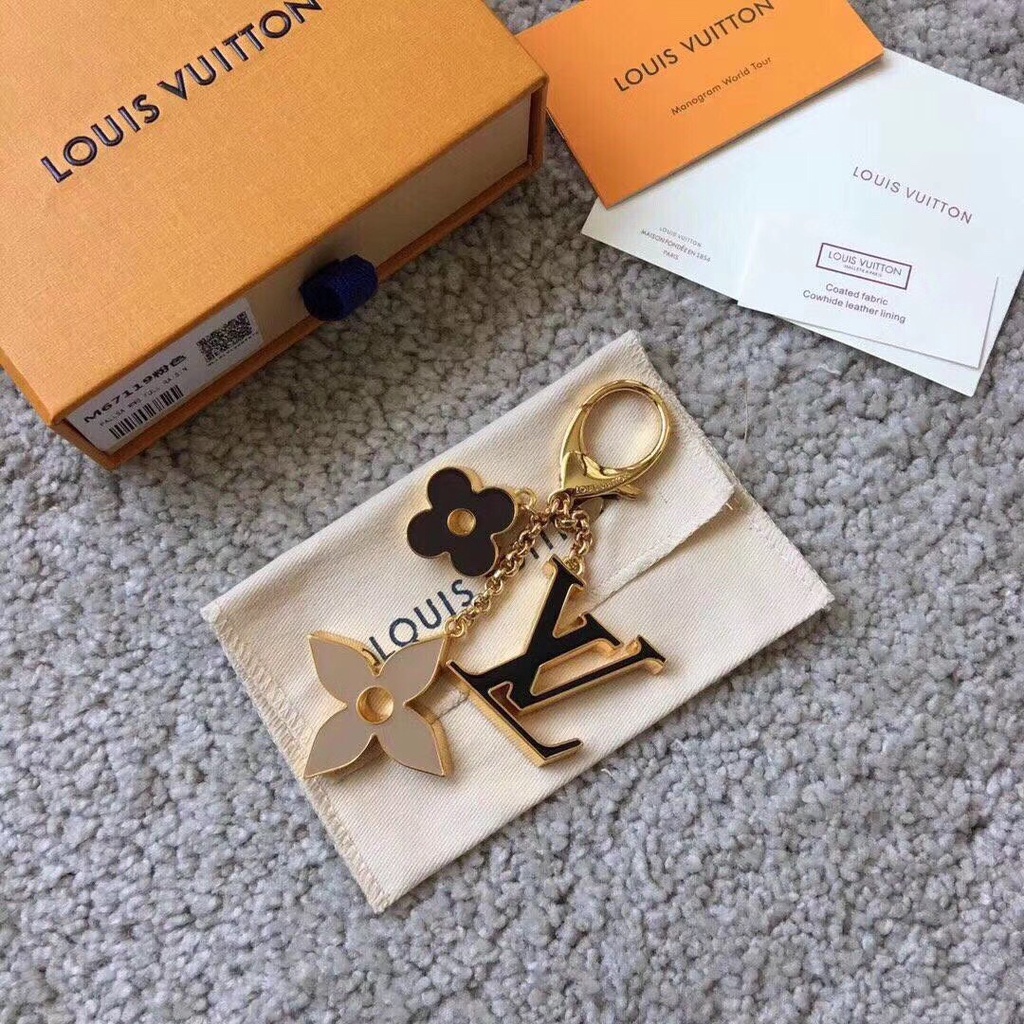 Móc Khóa Tròn Họa Tiết Hoa Cổ Điển Thời Trang