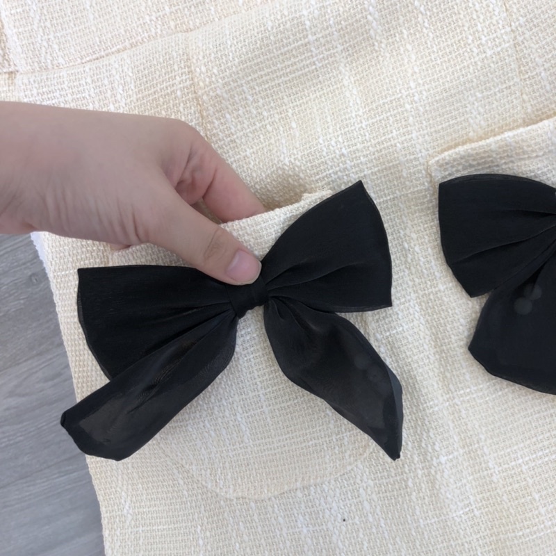 Set Dạ Tweed Viền Đen Kèm Nơ Ngực Tay Dài Chân Váy Chữ A Màu Trắng Tiểu Thư Sang Chảnh Bánh Bèo