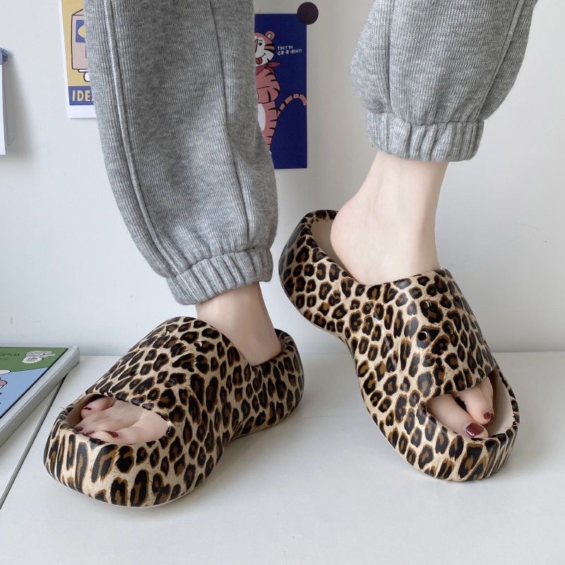 Dép bánh mì quai ngang đế dày nữ hoạ tiết da beo báo đốm phong cách Mai Music,Dép quai ngang tăng chiều cao