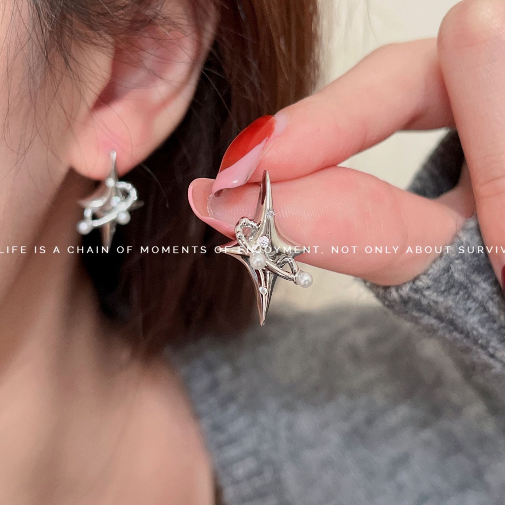 Bông Tai Ngôi Sao Năm Cánh Đính Ngọc Trai Thiết Kế Đặc Biệt Cho Nữ Ins