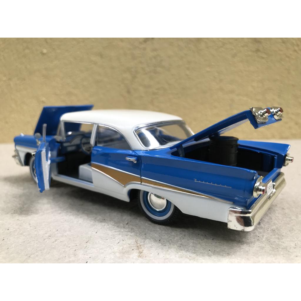 Mô hình xe cổ Ford Galaxie 500 _ 1958 - 1:32