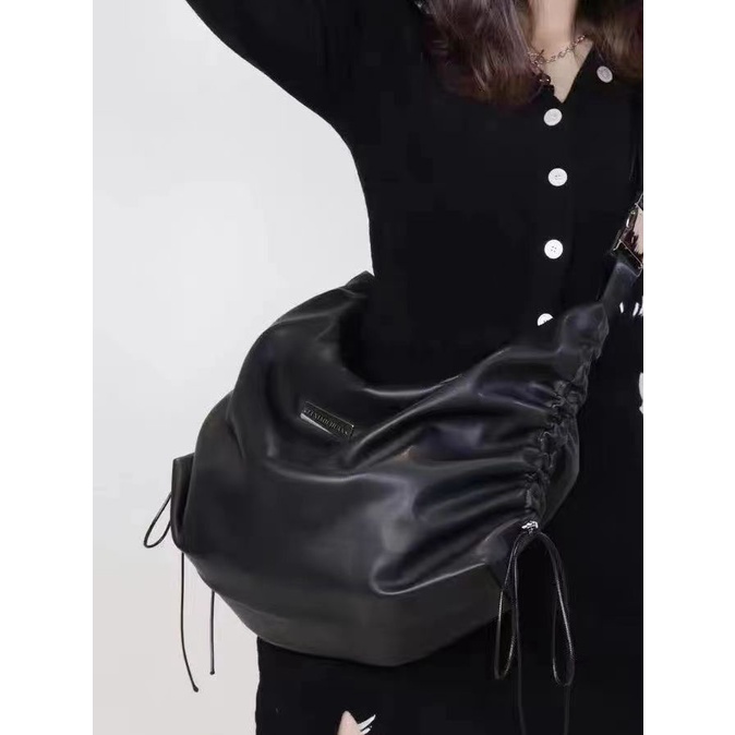 Big Tote Da Mềm Cỡ Lớn Đeo Chéo Một Bên Vai Mát Mẻ
