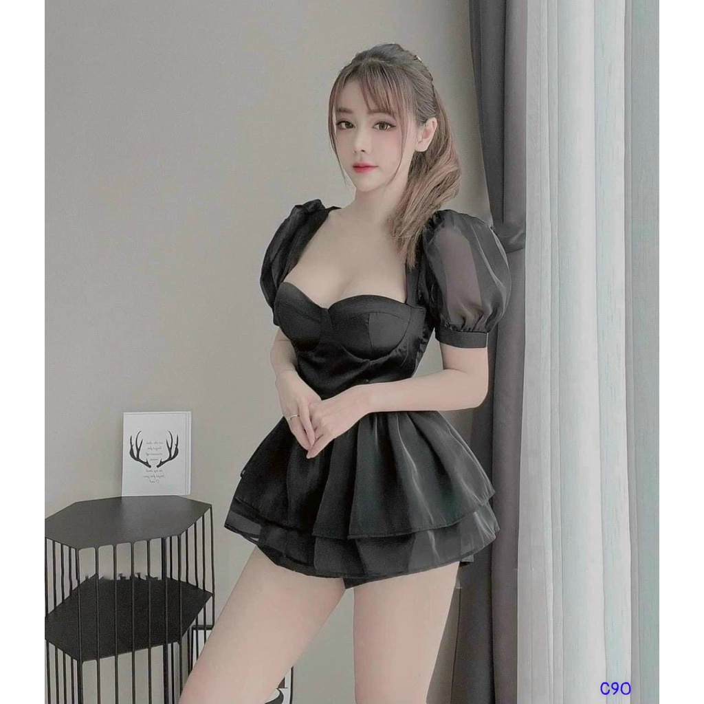 Set đồ nữ đi chơi sang chảnh cá tính với thiết kế 2 món quần đùi kèm áo kiểu nữ xòe tà cúp ngực tay phồng xinh xắn