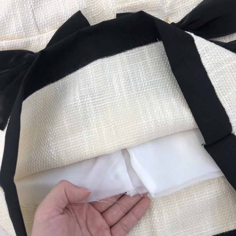 Set Dạ Tweed Viền Đen Kèm Nơ Ngực Tay Dài Chân Váy Chữ A Màu Trắng Tiểu Thư Sang Chảnh Bánh Bèo