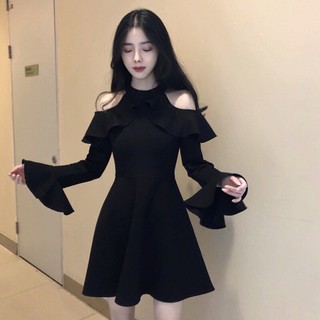 Váy xoè hở vai tay loe