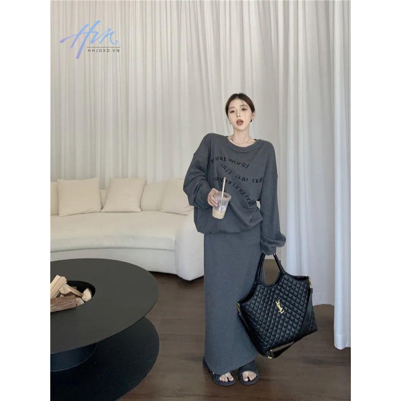 Bộ Áo Sweater Cổ Tròn Màu Xám Đậm Phối Chân Váy Lưng Cao Ôm Dáng Thời Trang Mùa Thu 2022 Cho Nữ