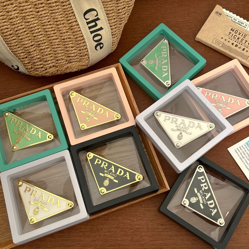 Kẹp Tóc Hình Tam Giác In Chữ Bằng Hợp Kim Thời Trang Chất Lượng Cao