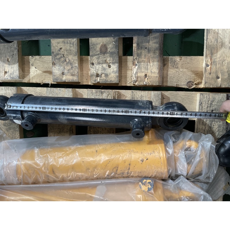 xi lanh lái H121 . vỏ ống dài 36/45. tâm lỗ dầu 26. tâm lỗ ắc 45, tâm lỗ ắc khi kéo hết 67.ti 35. bạc chao 30