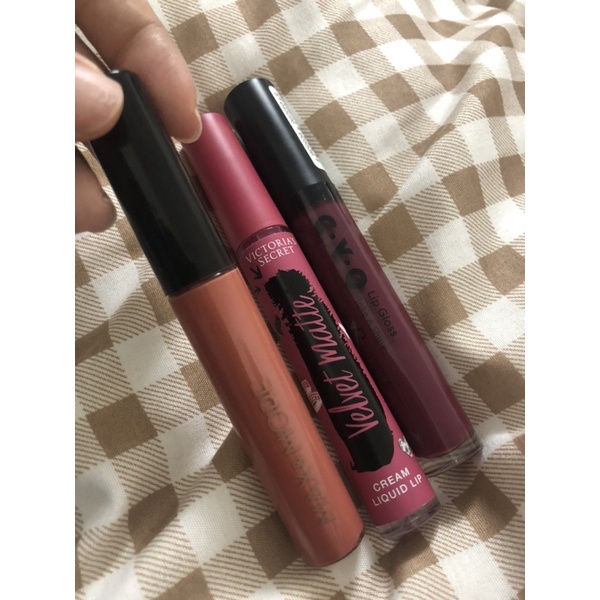 Son lip gloss C.Y.O, Max & More và Victoria's Secret