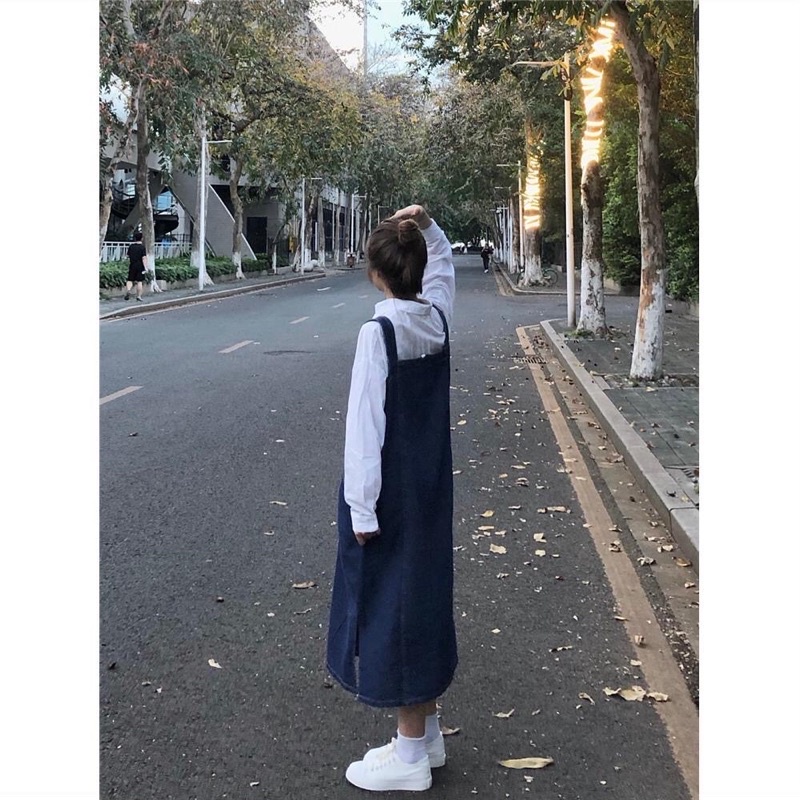YẾM VÁY JEAN DÁNG DÀI CUTE XẺ TÀ CÚC THẲNG CỰC XINH, FORM RỘNG KIỂU DÁNG ĐỘC LẠ