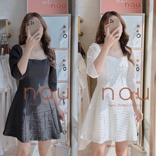 Đầm vân nổi tay lỡ cổ vuông