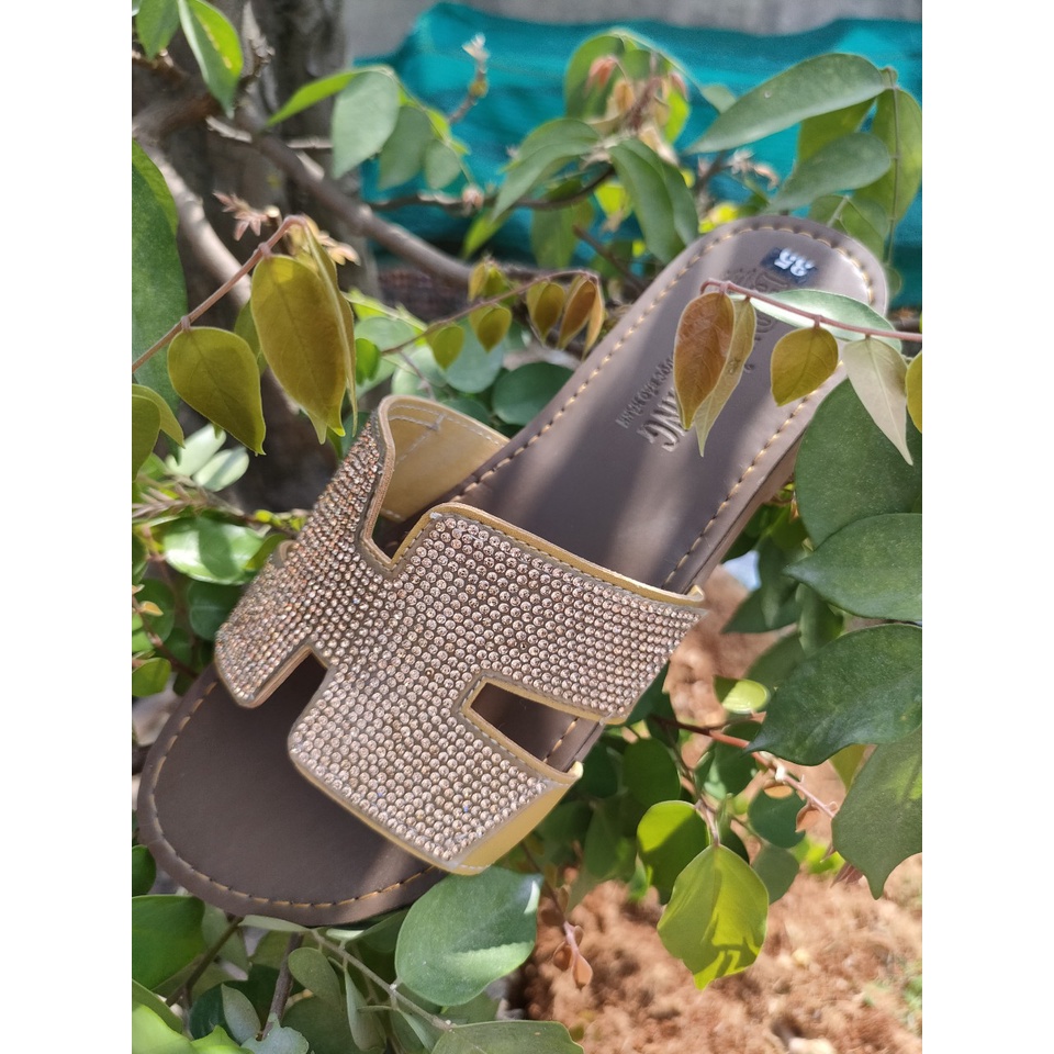 Dép nữ bản ngang chữ H đính đá siêu đẹp, siêu bền và siêu dễ thương dành cho phái nữ mẫu mới 2023