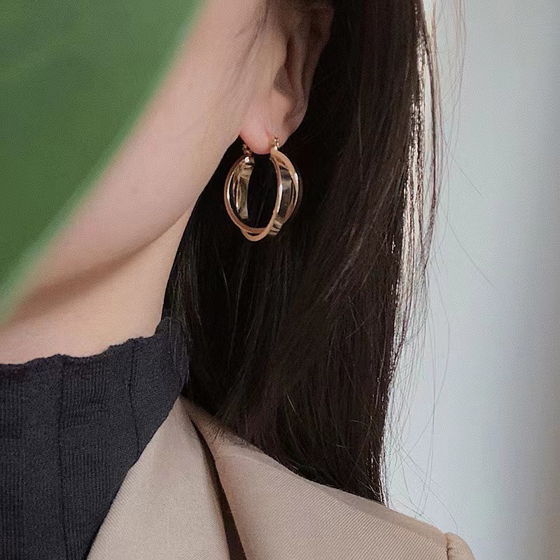 Khuyên Tai Kim Loại Thiết Kế Độc Đáo Phong Cách Niche Mới Cho Chị Em Chen Shuting