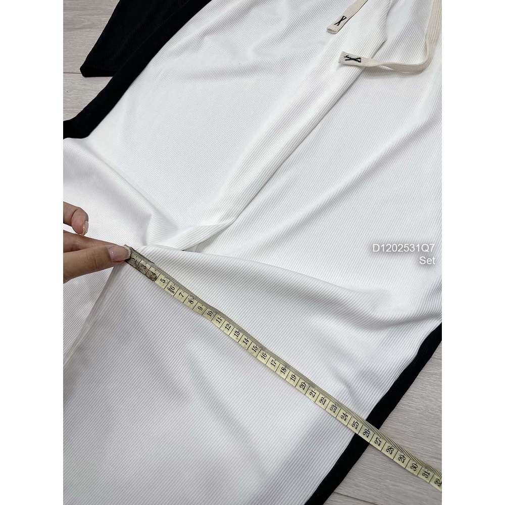 Set bộ 2 món thun tăm áo đen ôm body tay con kèm quần suông trắng viền đen!
