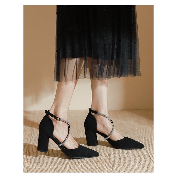 Giày cao gót vuông bít mũi 5 và 7 phân quai chéo xoàn khoá cài