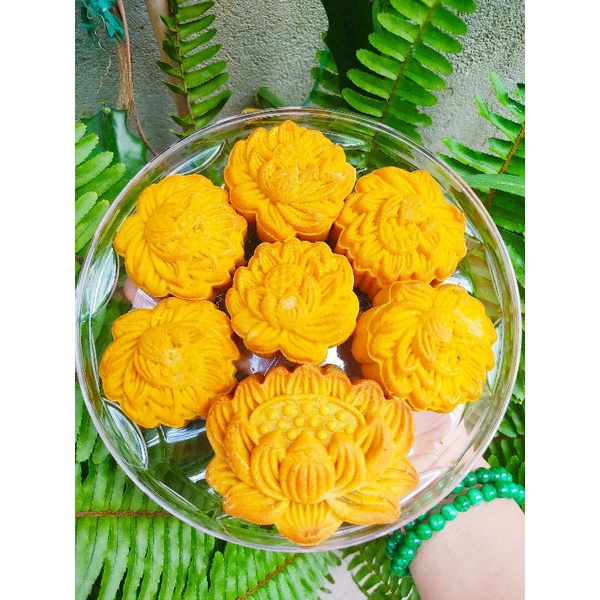 Hộp 7 bánh hoa sen nhân ngọt đậu dừa môn