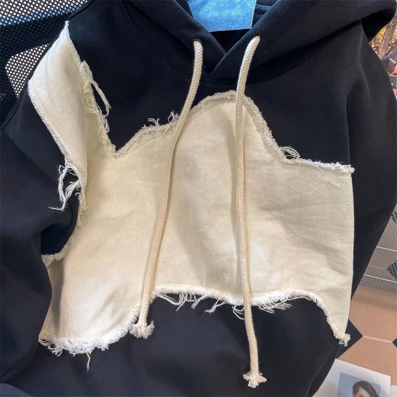 Áo Hoodie vá Độc lạ