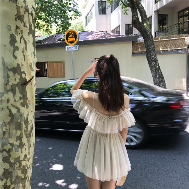 Váy bánh bèo hai dây trễ vai
