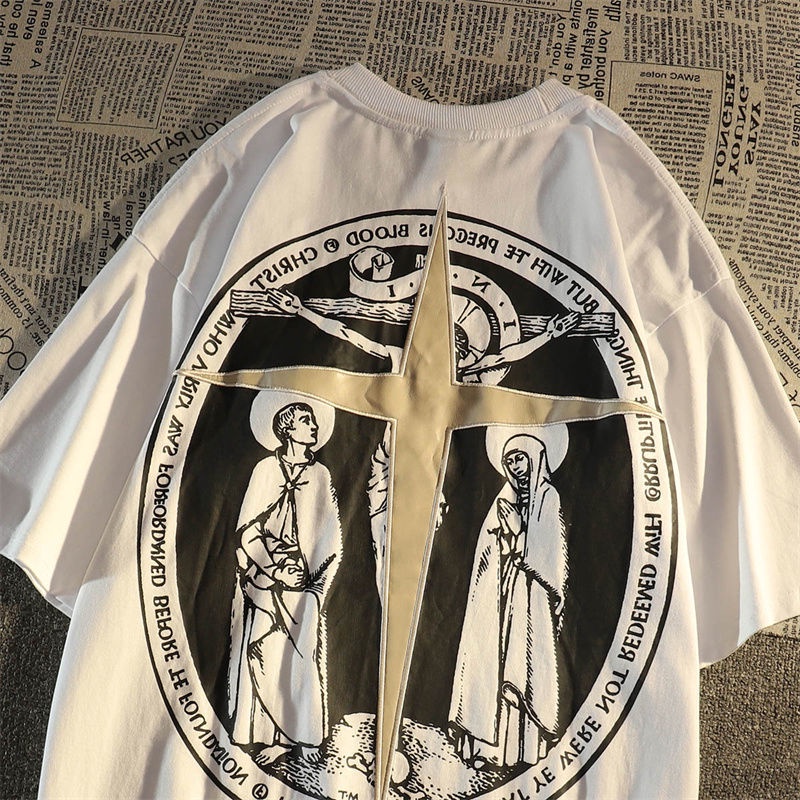 Áo Thun Tay Ngắn Dáng Rộng Màu Tối In Chữ Thập Phong Cách Đường Phố Cho Nam Và Nữ