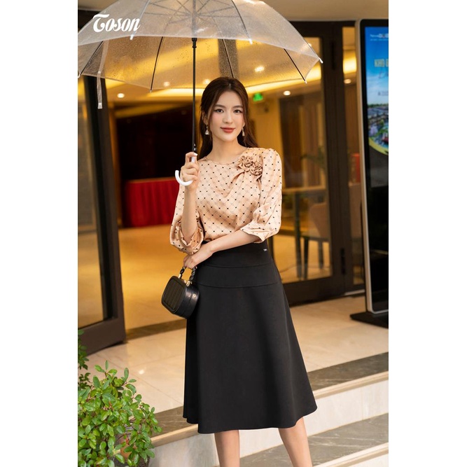 Áo lụa be trái tim tay lỡ, cổ đính cuốn hoa Toson 14067E63