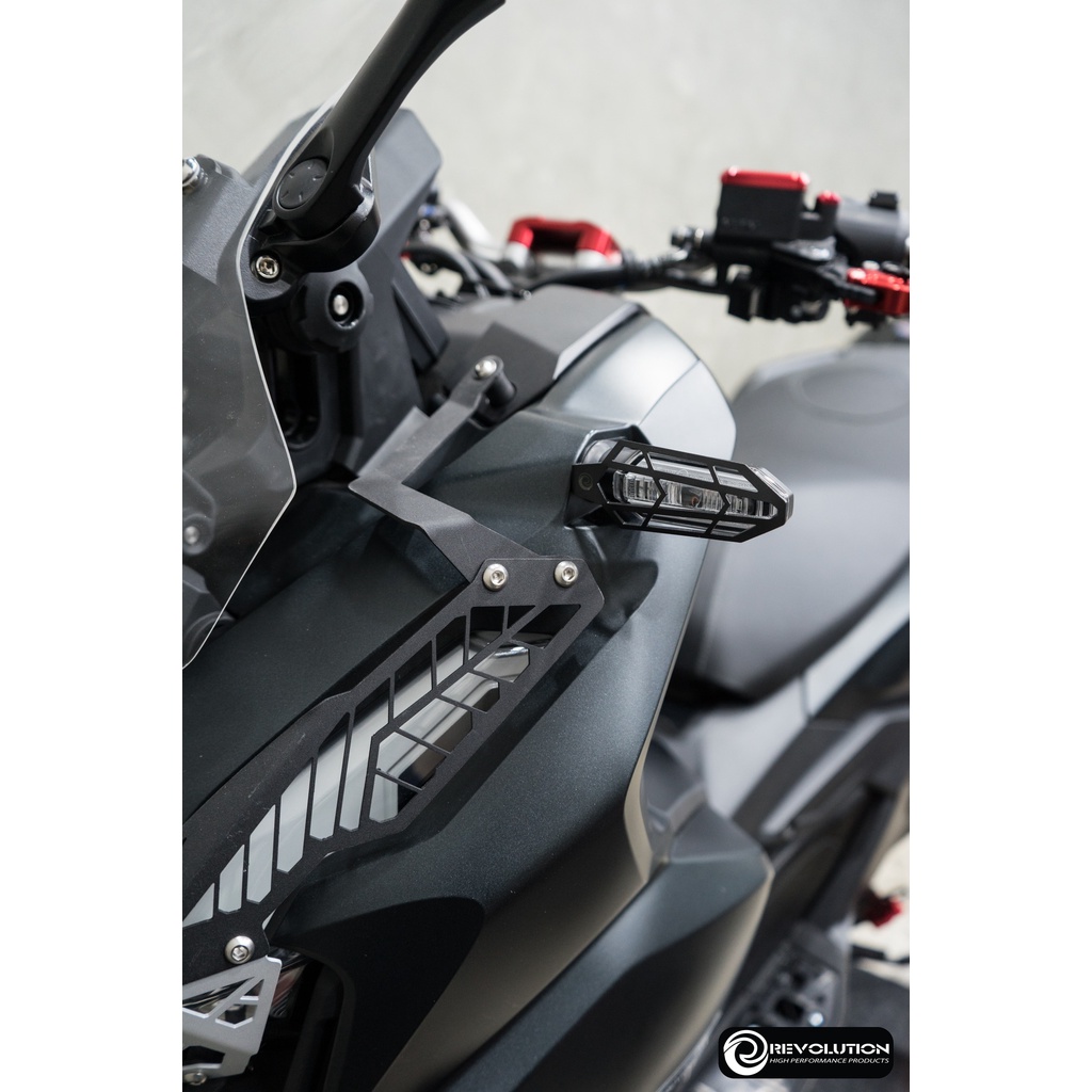 Ốp bảo vệ đèn xi nhan REVOLUTION ADV150 ADV160 ADV350 và các dòng xe có kiểu đèn như hình