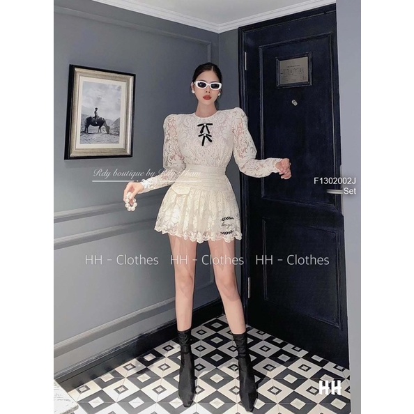 Set ren áo ngực đính nơ cổ tròn tay dài phối chân váy ngắn xếp ly có lót