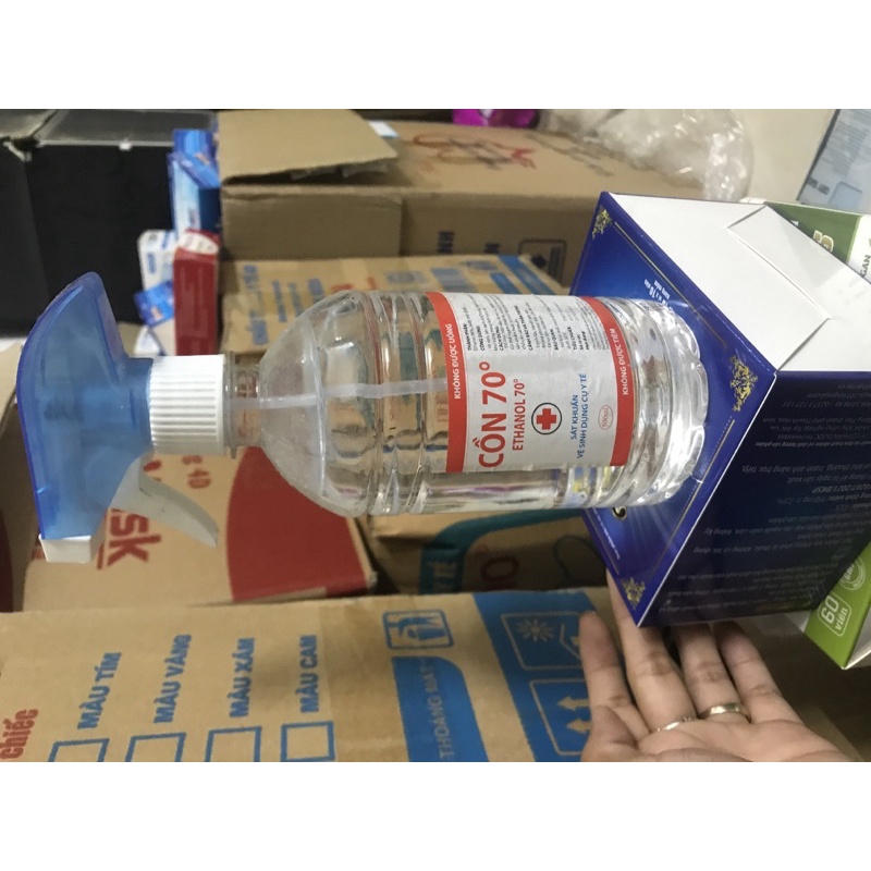 Cồn sát khuẩn hoặc nước muối sinh lý 500ml