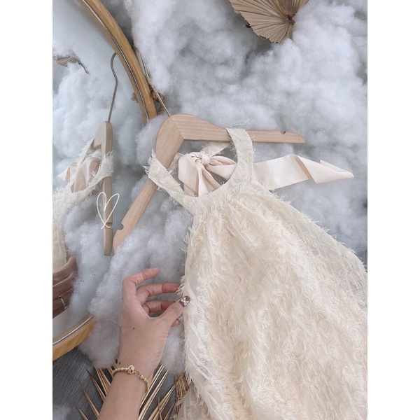 Đầm yếm lông vũ nude - Chitchitstore