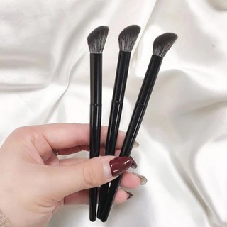 Foundation concealer finger belly detail brush / multi-function smudge brush application