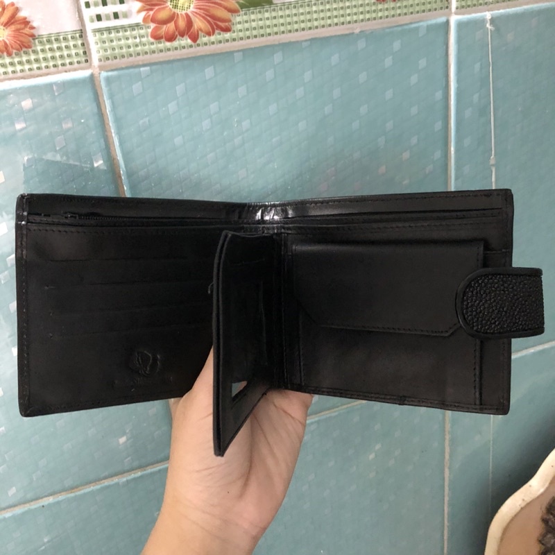 Ví đuối mắt vàng