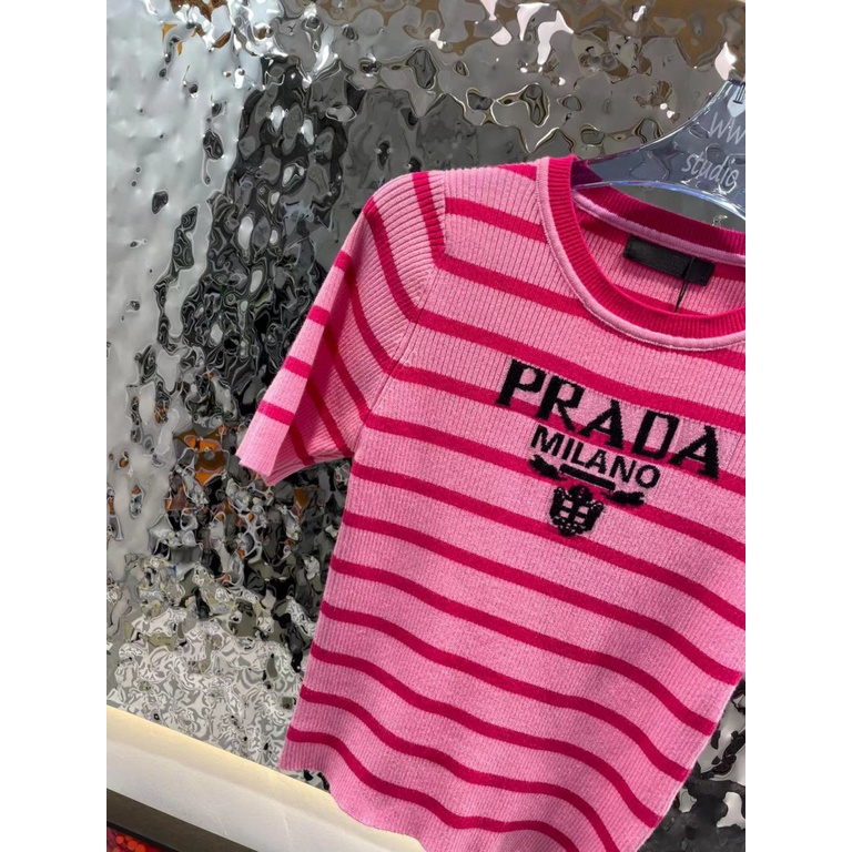Prada 23 early spring new fashion classic triangle logo casual slim knitted short-sleeved top