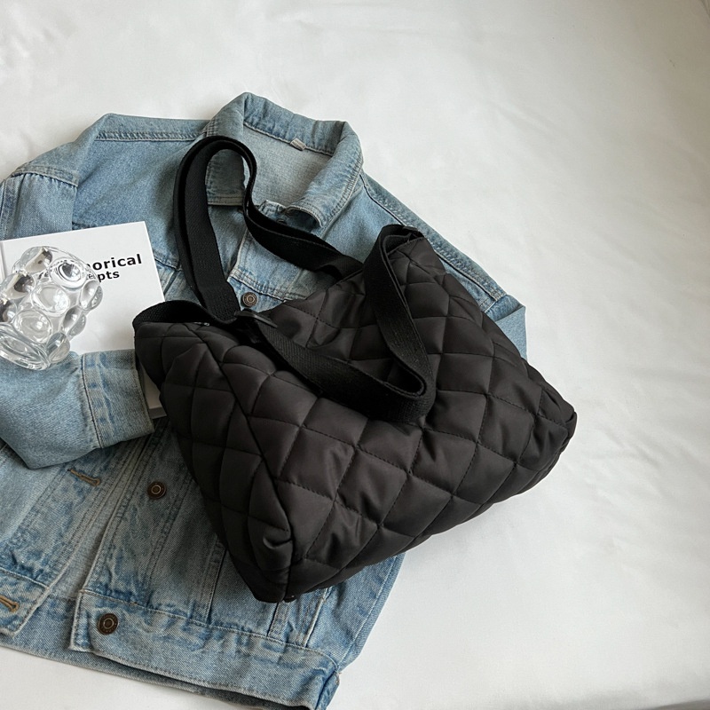 Túi Tote Đeo Vai Sức Chứa Lớn Thêu Họa Tiết Kim Cương Màu Trơn Thời Trang Mùa Đông 2023 Cho Nữ