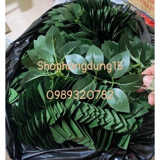 1 nhánh lá hồng dùng để cắm hoa giả, hoa sáp, hoa giấy....