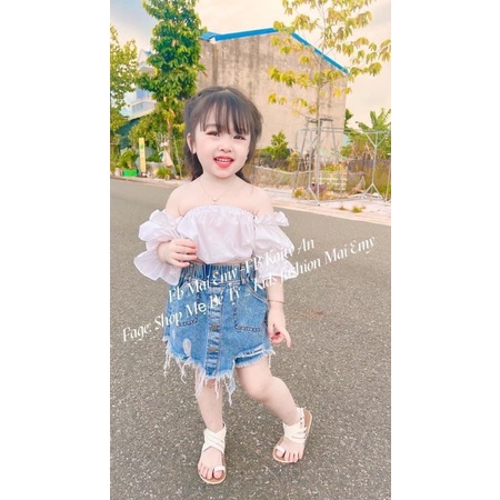 bộ áo croptop tay lỡ chân váy jean bé gái