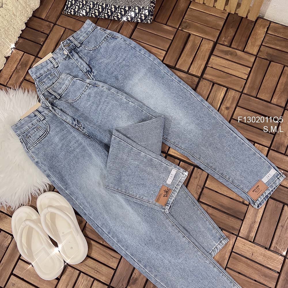 Quần jean baggy phối lai gắn mác chữ lưng cao!