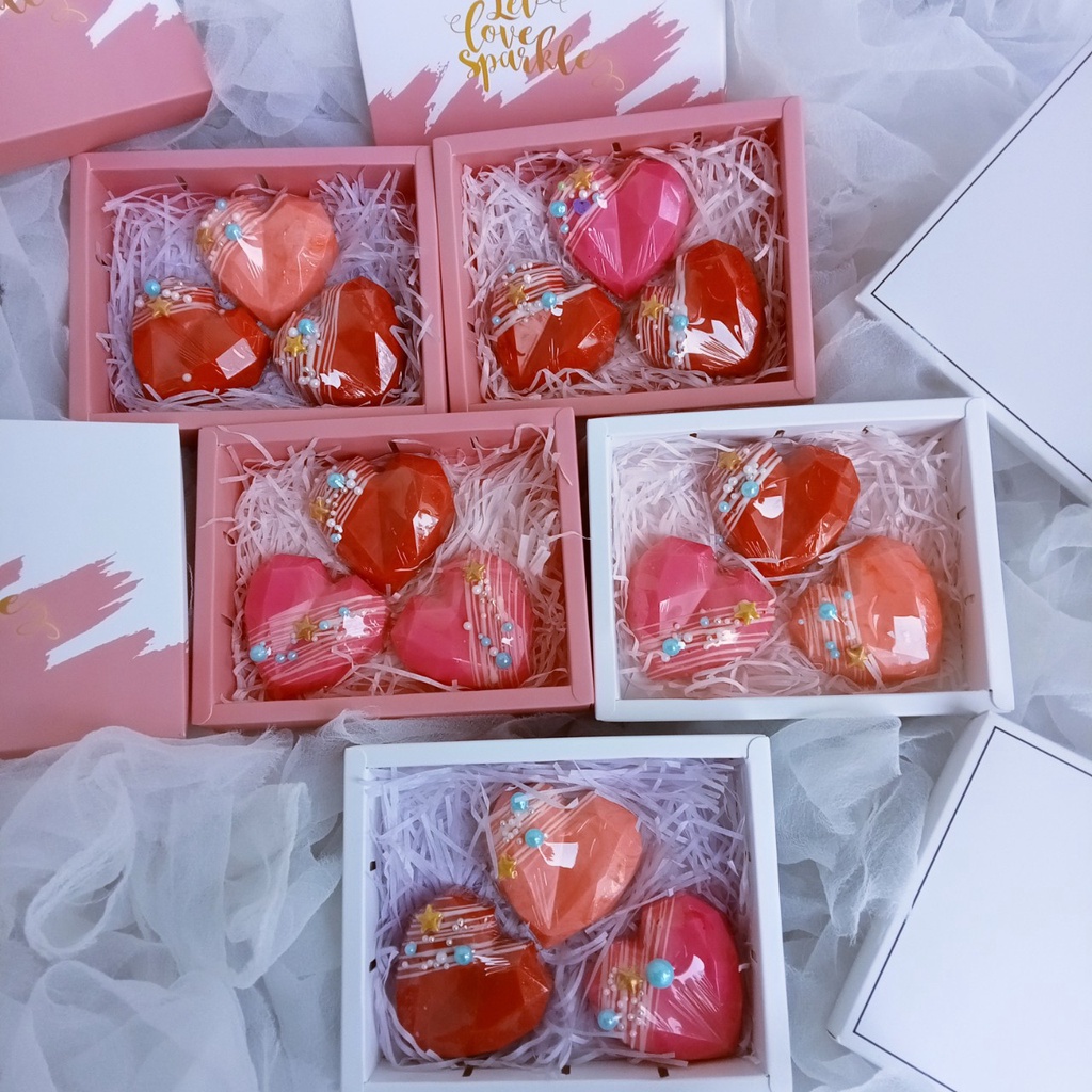 Socola Valentine - Hộp socola 3 trái tim let love sparkle (tặng kem túi)