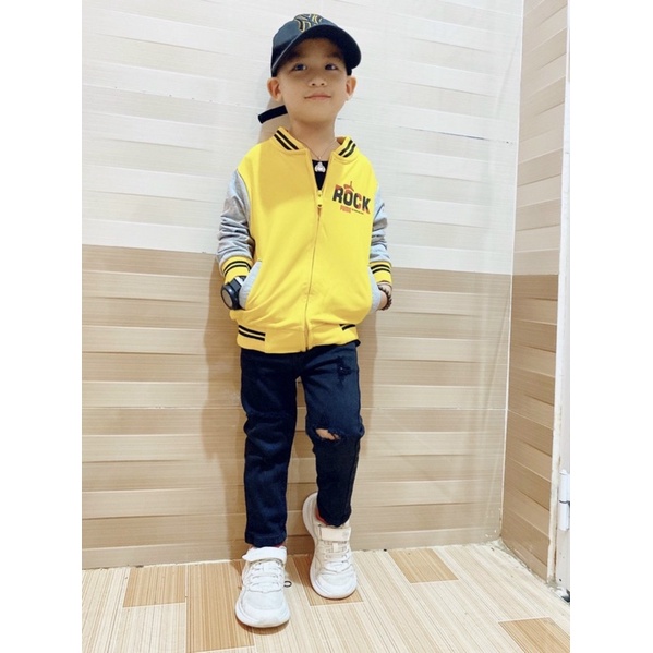 Khoác boomber cho bé trai