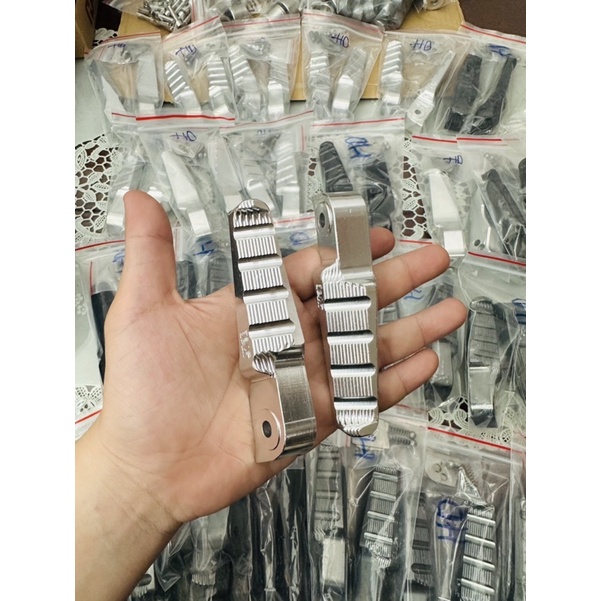 Gác chân nhôm cnc cho các dòng xe Honda Yamaha . DoChoiXeMayShop
