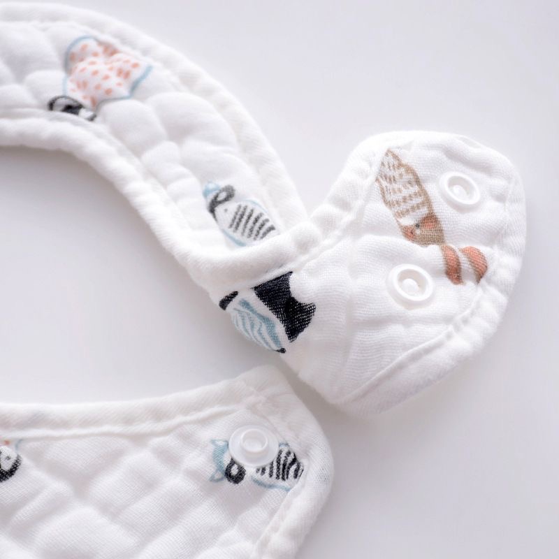 Children's bib suitable for children to eat