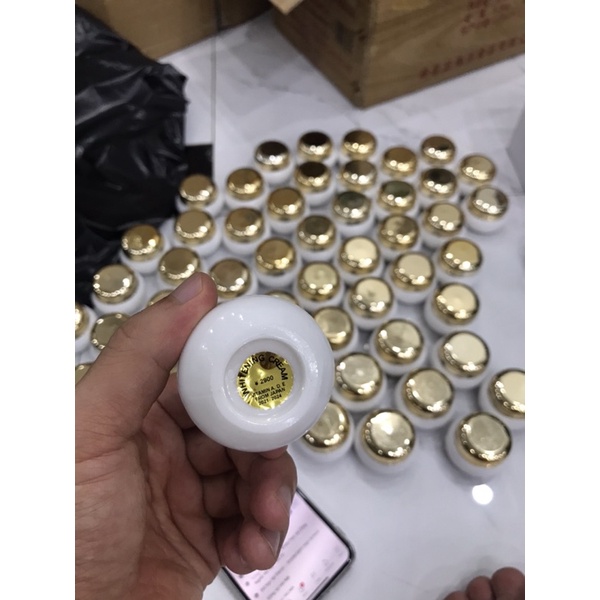 Kem chua trắng tái tạo da