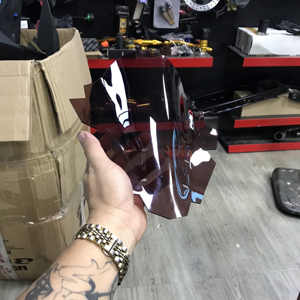 Kính chắn gió winner x v2