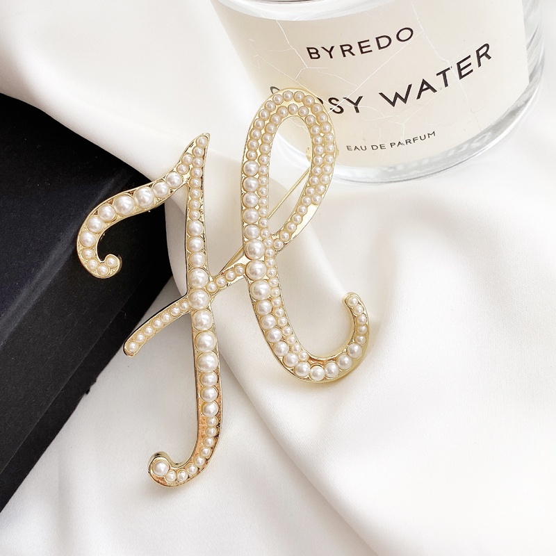 Ghim Cài Áo Hình Chữ Cái Đính Ngọc Trai Thời Trang