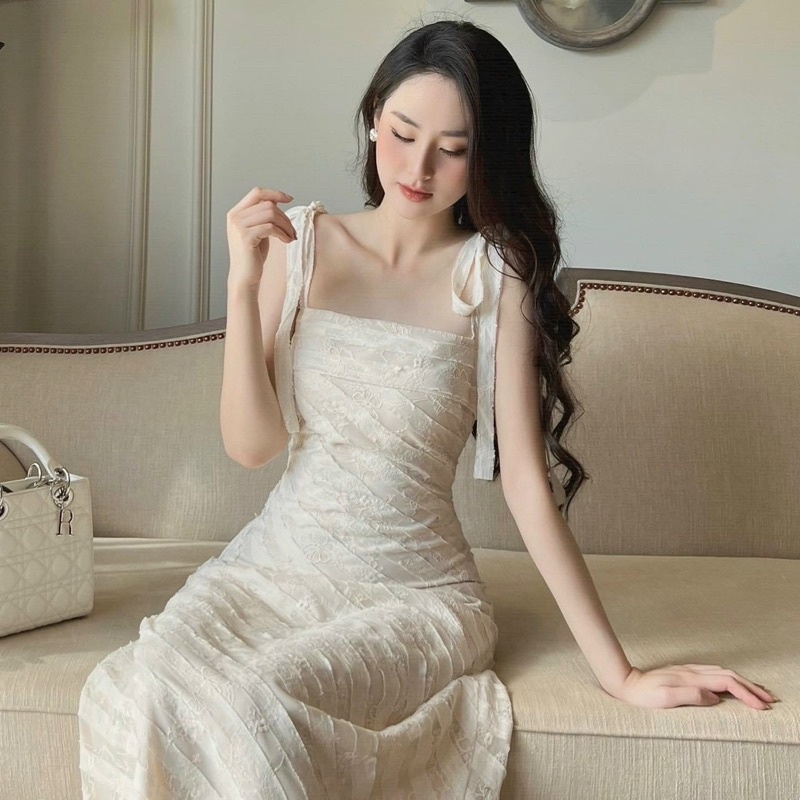 Đầm ren nổi cột vai