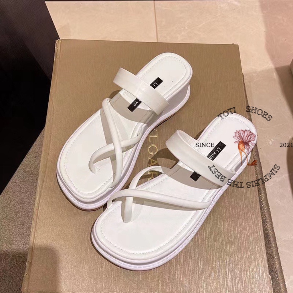 DÉP NỮ TOTIIE SHOES - DÉP BÁNH MÌ THỜI TRANG PHONG CÁCH HIỆN ĐẠI QUAI MẢNH ĐẾ BẰNG D2112140