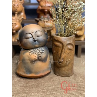 Tượng chú tiểu ôm hoa, tượng gốm chăm gốm bàu trúc size 15-20cm