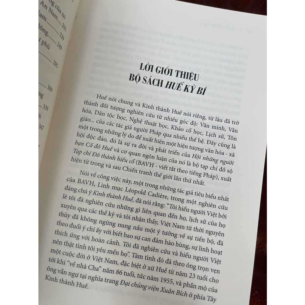 HUẾ - ĐIỀU KỲ BÍ – Louis Chochod – Nguyễn Thành Quang dịch – MaiHaBooks – NXB