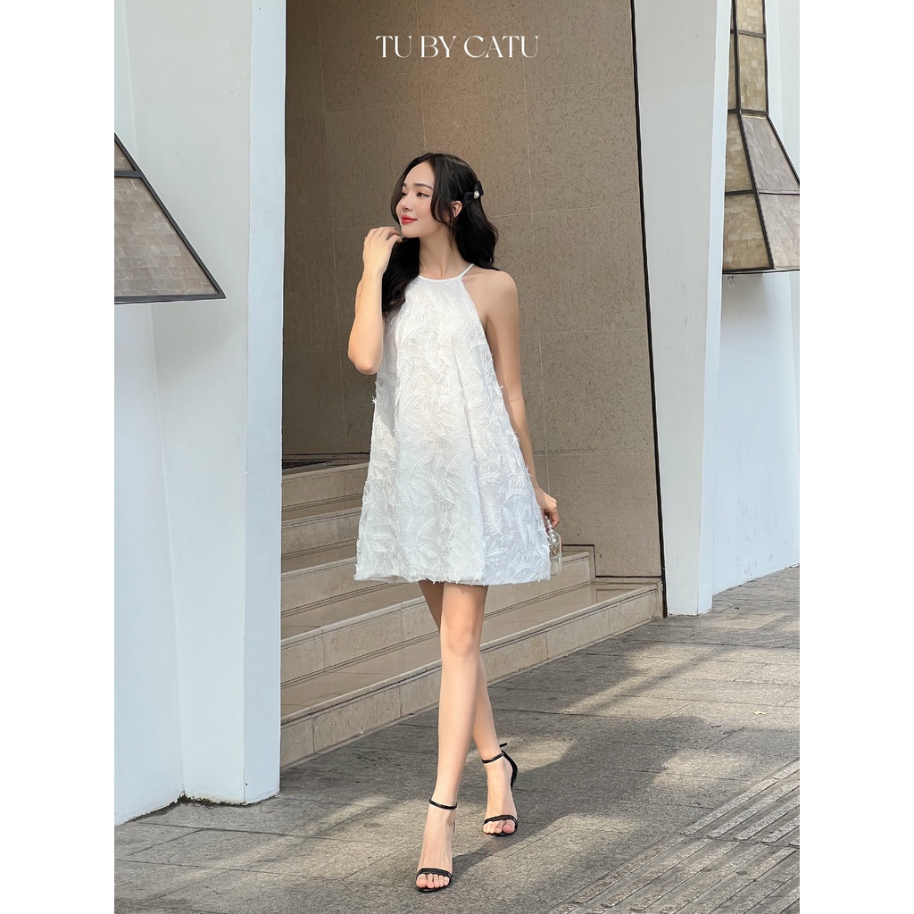 TUBYCATU | Đầm yếm trắng lông vũ