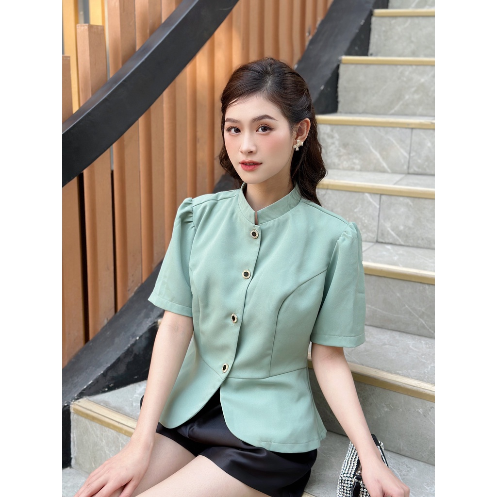 YU CHERRY | Áo cổ trụ cao tròn, kiểu dáng sang trọng, nút kiểu đẹp Highneck Short Sleeve Top YA437