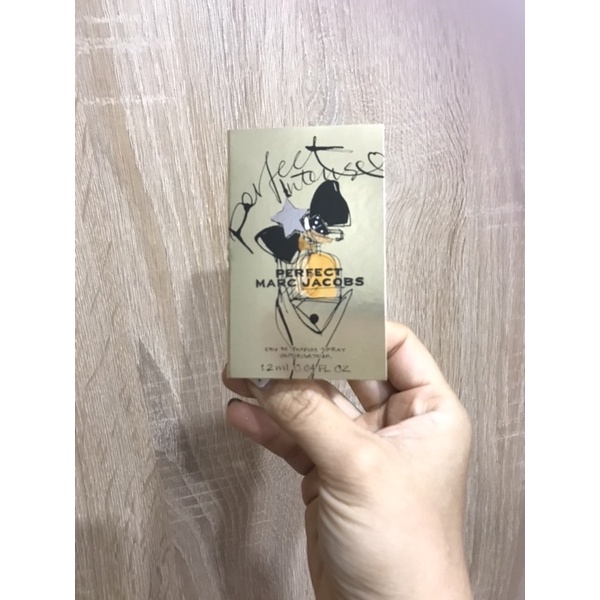 vial nước hoa nữ Marc Jacobs Perfect Intense